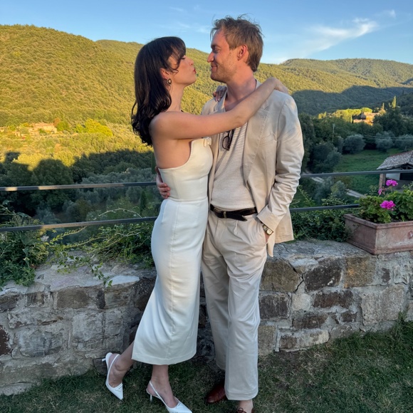 Helsa ‘The Curve’ Dress - Picture 4 of 4